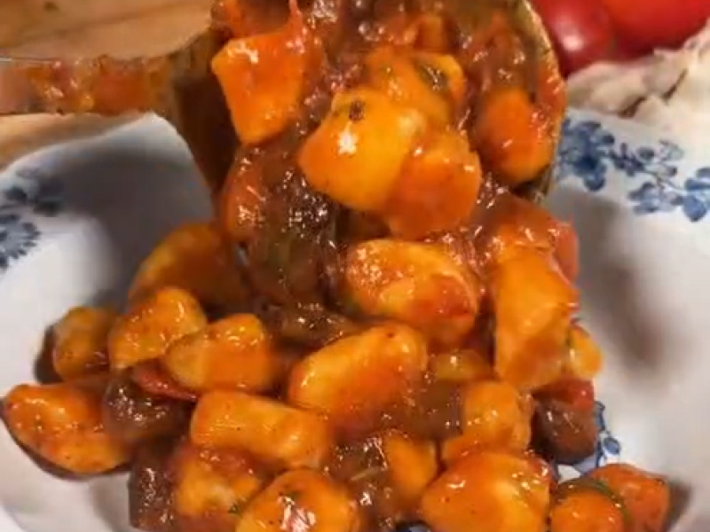 Gnocchi met chorizo en tomaat